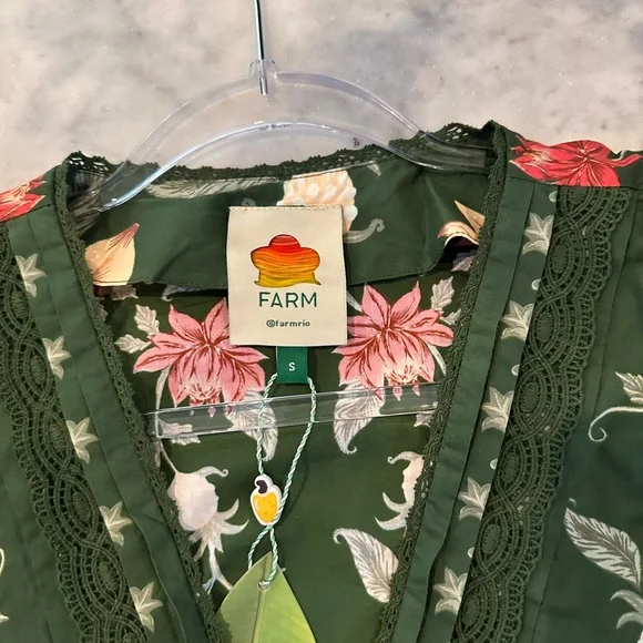 FARM Rio Green Floral V-Neck Puff Sleeve Blouse - Picture 3 of 8